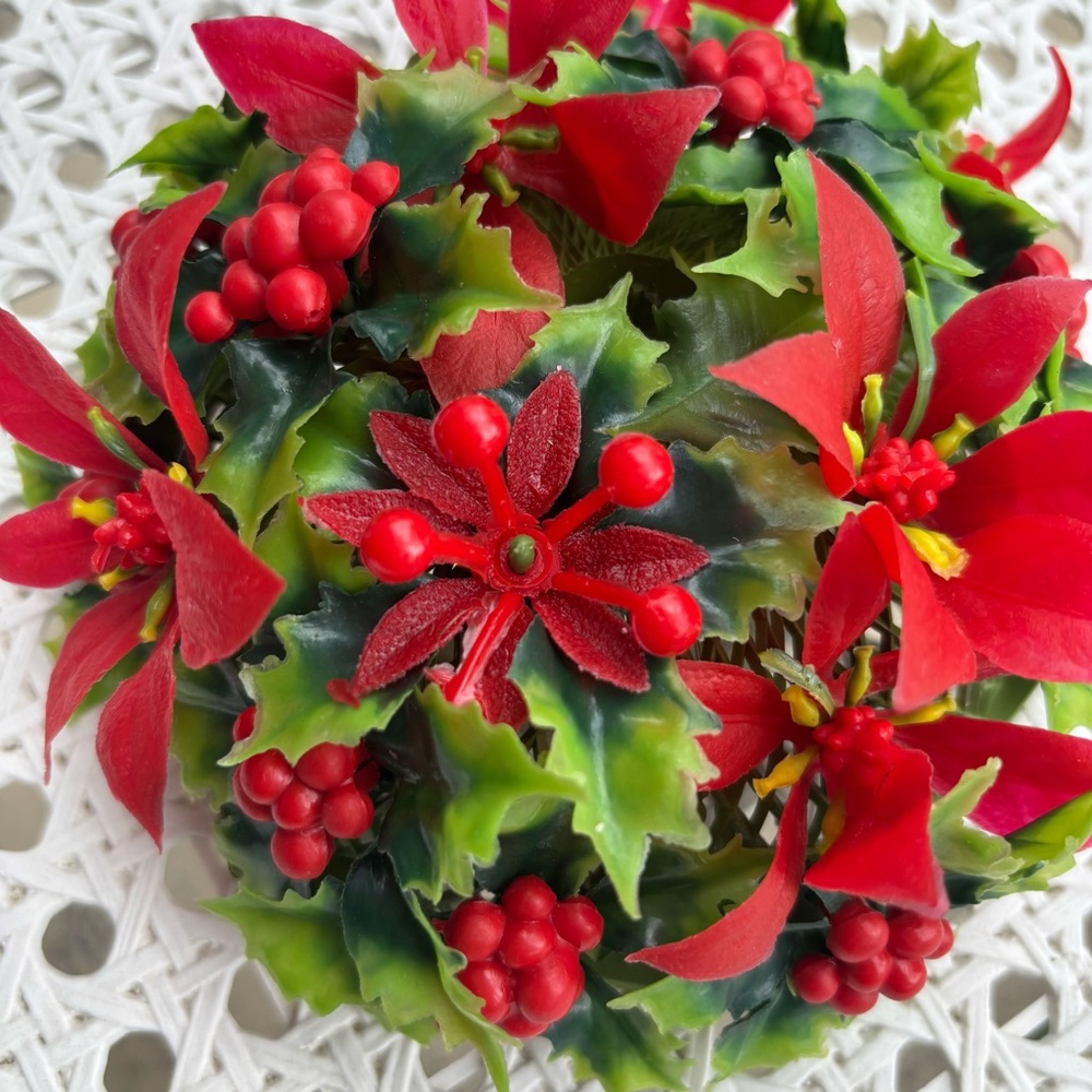 70's Christmas Poinsettia Table Decor - Christmas Kitsch Decoration - Xmas Decor - Picture 11 of 12
